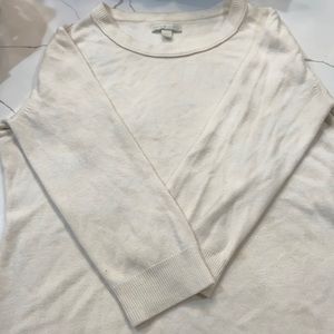 New York &company white long sleve shirt very soft color white good condition!!